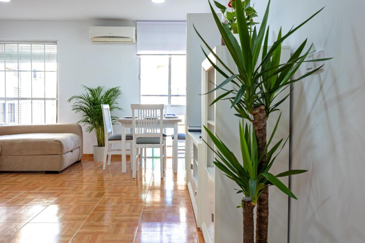 Charming 2 Bedroom Apartment At Triana Center By Oui Seville Luaran gambar