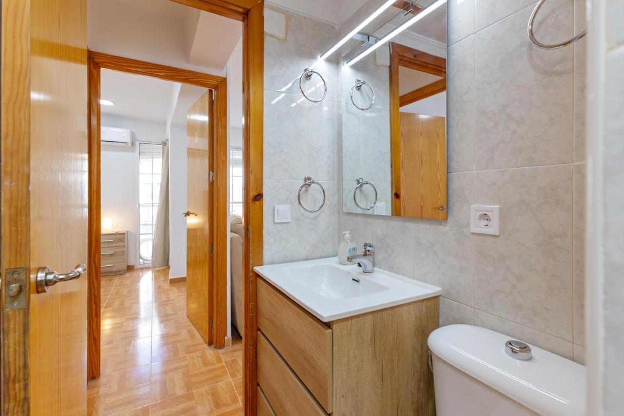 Charming 2 Bedroom Apartment At Triana Center By Oui Seville Luaran gambar